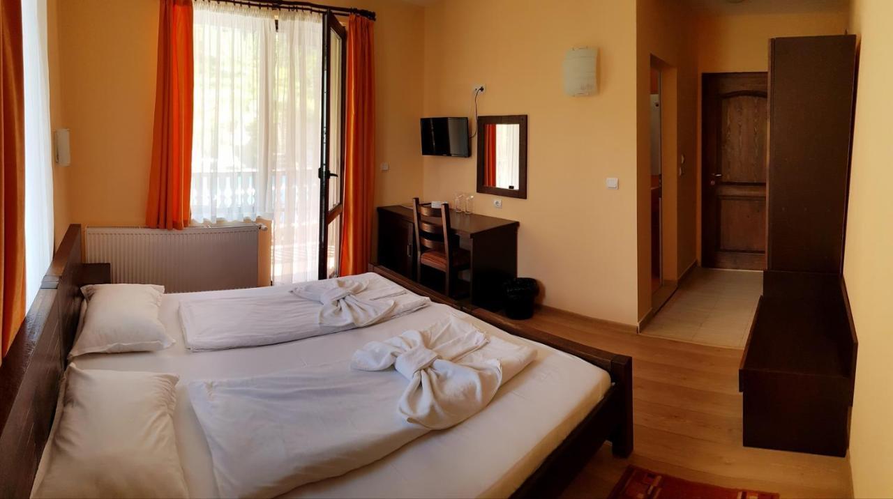 Family Hotel Chiflik Hills Exterior foto