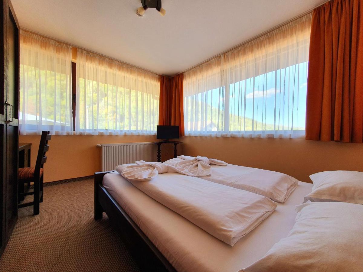 Family Hotel Chiflik Hills Exterior foto