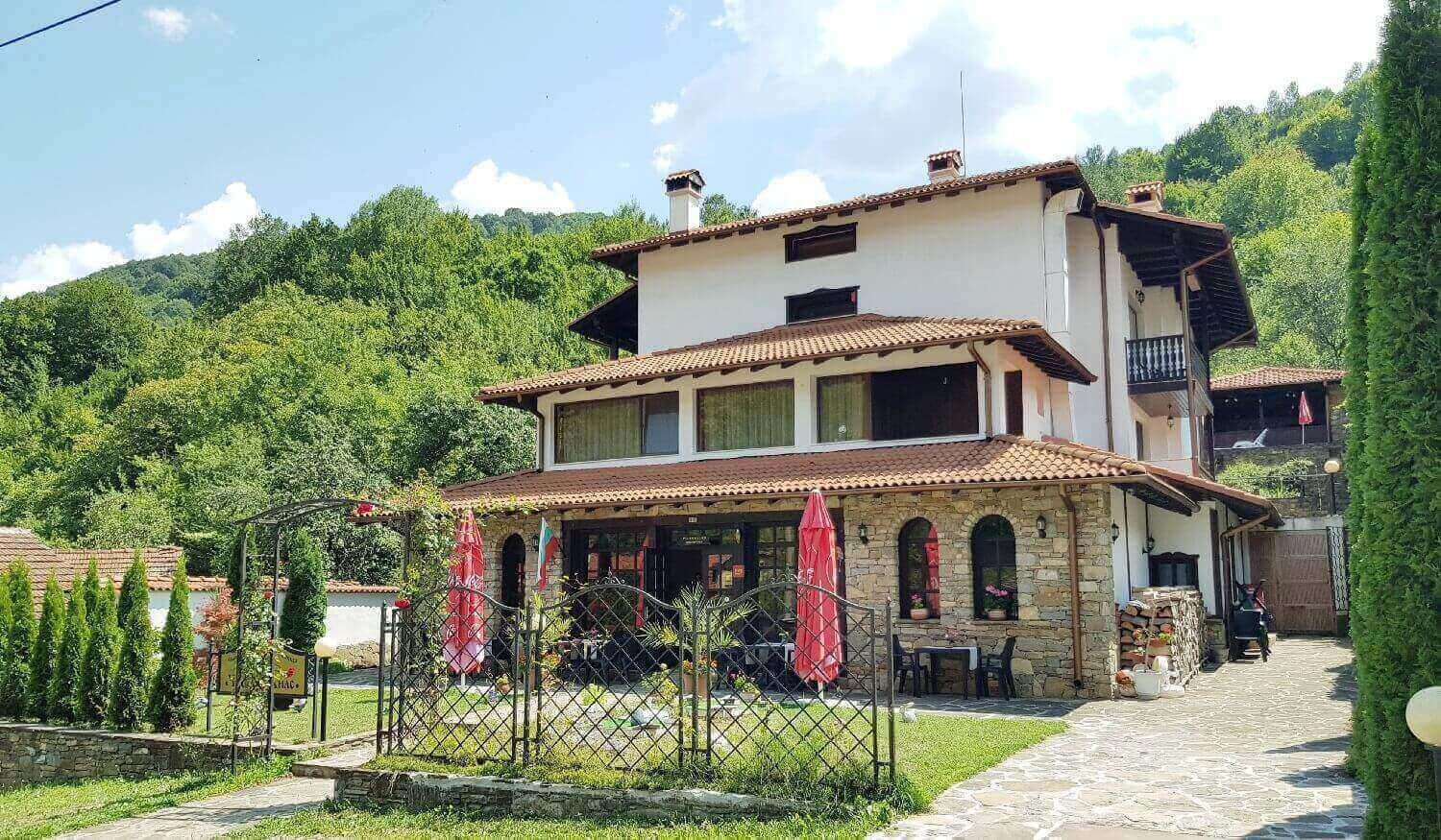 Family Hotel Chiflik Hills Exterior foto