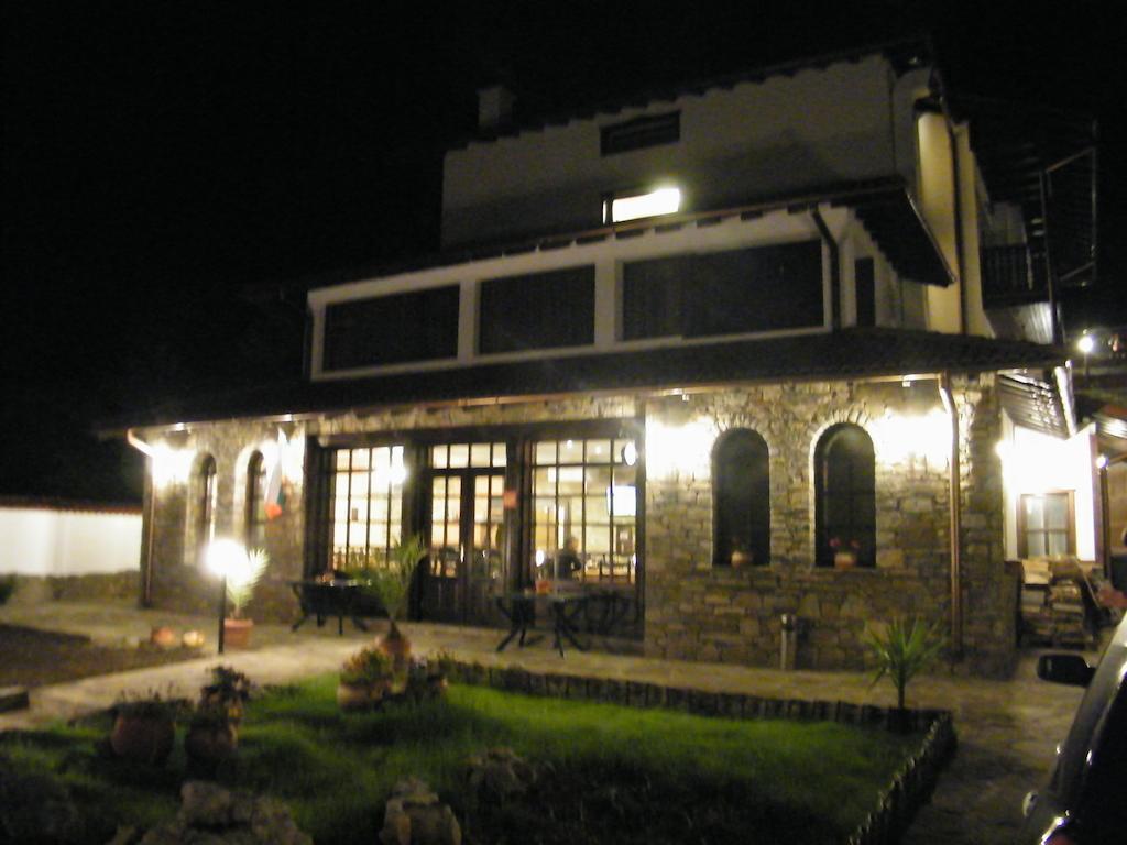 Family Hotel Chiflik Hills Exterior foto