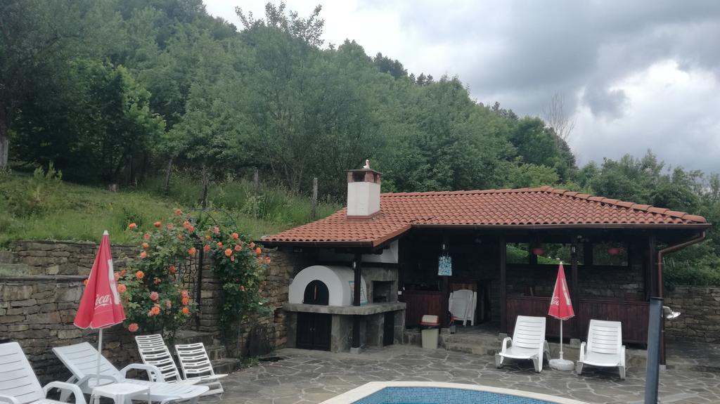 Family Hotel Chiflik Hills Exterior foto